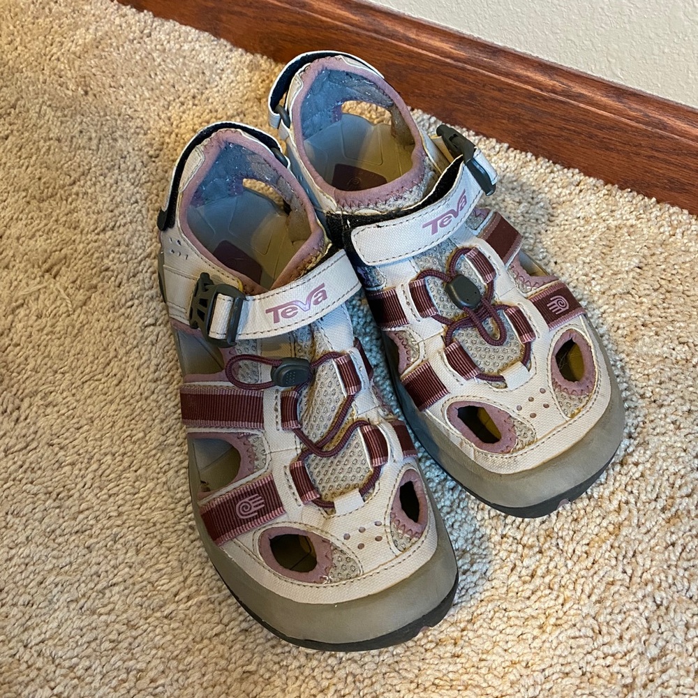 Teva Ominium hiking sandals